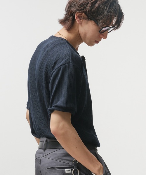 Adoon plain(アドーンプレーン)の「Snap Button Henry Neck T-Shirt / スナップボタンヘンリーネックTシャツ(Tシャツ/カットソー・メンズ・ブラック/カーキ/ネイビー/ライトベージュ・MEDIUM/LARGE)」の22枚目の写真