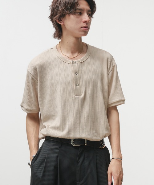 Adoon plain（アドーンプレーン）の「Snap Button Henry Neck T