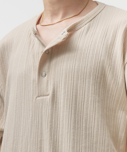 Adoon plain(アドーンプレーン)の「Snap Button Henry Neck T-Shirt / スナップボタンヘンリーネックTシャツ(Tシャツ/カットソー・メンズ・ブラック/カーキ/ネイビー/ライトベージュ・MEDIUM/LARGE)」の10枚目の写真