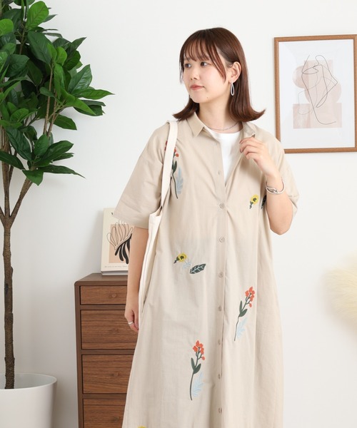 Emago(イマゴ)の「EMAGO 花刺繍ワンピース(ワンピース・レディース・ベージュ/ブルー/チャコールグレー・FREE)」の2枚目の写真