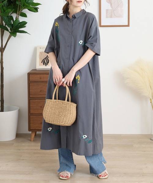 Emago(イマゴ)の「EMAGO 花刺繍ワンピース(ワンピース・レディース・ベージュ/ブルー/チャコールグレー・FREE)」の1枚目の写真