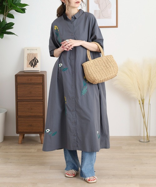 Emago(イマゴ)の「EMAGO 花刺繍ワンピース(ワンピース・レディース・ベージュ/ブルー/チャコールグレー・FREE)」の4枚目の写真