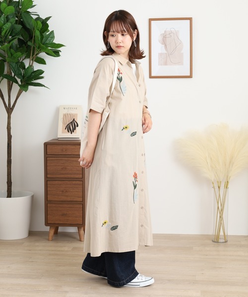 Emago(イマゴ)の「EMAGO 花刺繍ワンピース(ワンピース・レディース・ベージュ/ブルー/チャコールグレー・FREE)」の14枚目の写真