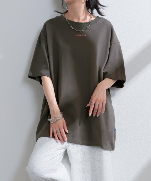 HUG.U（ハグユー）の「ヘビーウェイト綿100ロゴTシャツ（Tシャツ/カットソー・レディース・ブラック/グレイッシュブルー/ホワイト/ライトグレー/ダークグレー・L/M）」の4枚目の写真