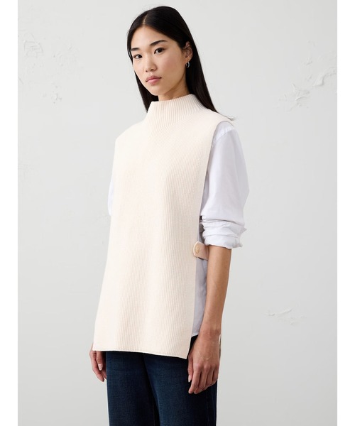 BANANA REPUBLIC FACTORY STORE(バナナリパブリック ファクトリーストア)の「BANANA REPUBLIC FACTORY STORE セータービブ ポンチョ(ベスト・レディース・ブラウン/グリーン/ブラック/アイボリー・M/L/XS/S)」の2枚目の写真