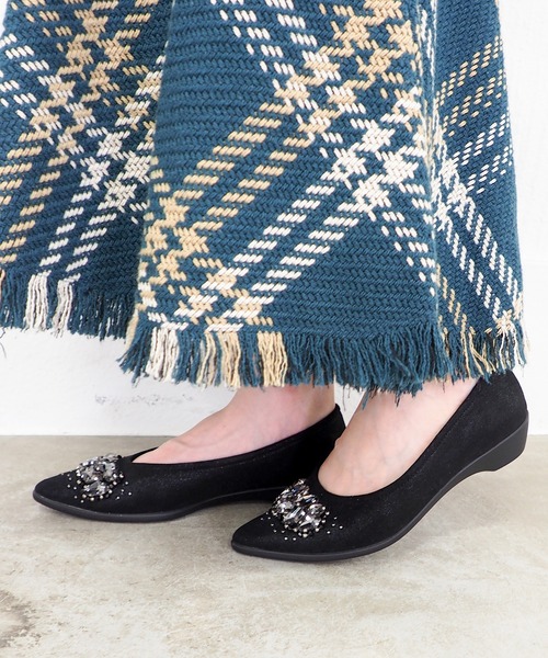 cava cava（サヴァサヴァ）の「ポインテッドビジューシューズ　7305431（パンプス・レディース・ブラック/ガンメタ・22.5cm/24.5cm/24cm/23.5cm/23cm）」の16枚目の写真