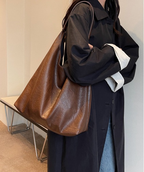 LA VORAGINE(ラ ヴォラジネ)の「ルーズな大容量トートバッグ(トートバッグ・レディース・ブラウン/モカ/ブラウン系その他/ブラック・FREE)」の22枚目の写真