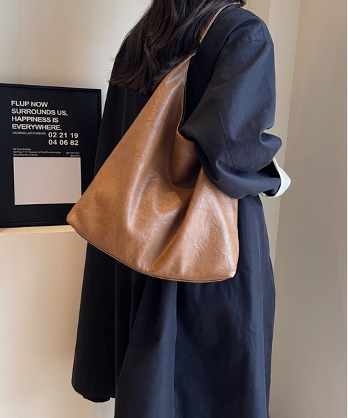 LA VORAGINE(ラ ヴォラジネ)の「ルーズな大容量トートバッグ(トートバッグ・レディース・ブラウン/モカ/ブラウン系その他/ブラック・FREE)」の6枚目の写真