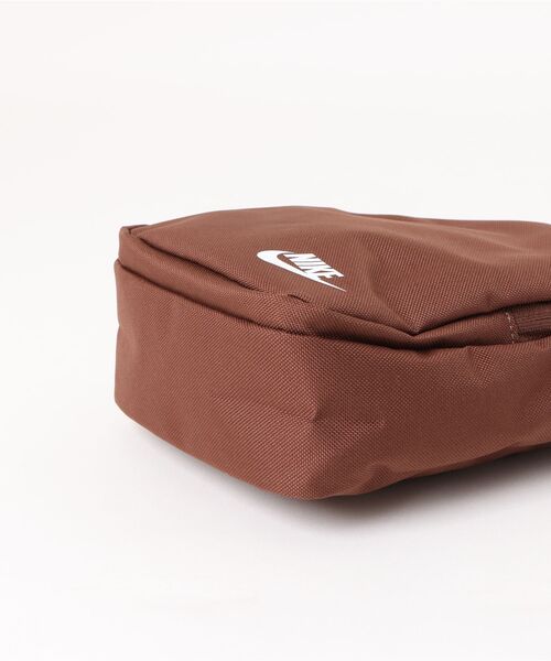 NIKE（ナイキ）の「NIKE ナイキ U HERITAGE CROSSBODY バッグ DB0456 265FAUNBN/SMTWH（ボディバッグ/ウエストポーチ・メンズ・ブラウン・FREE）」の3枚目の写真