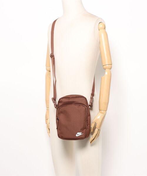 NIKE（ナイキ）の「NIKE ナイキ U HERITAGE CROSSBODY バッグ DB0456 265FAUNBN/SMTWH（ボディバッグ/ウエストポーチ・メンズ・ブラウン・FREE）」の5枚目の写真