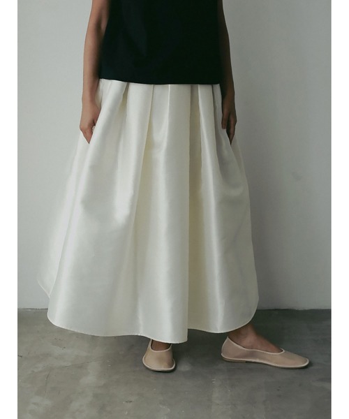 HER.（ハー）の「シャイニーギャザーフレアスカート（スカート・レディース・ブラック/オフホワイト・1/2）」の17枚目の写真