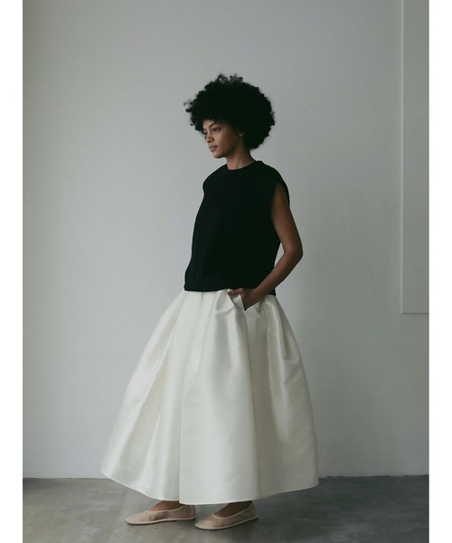 HER.（ハー）の「シャイニーギャザーフレアスカート（スカート・レディース・ブラック/オフホワイト・1/2）」の13枚目の写真