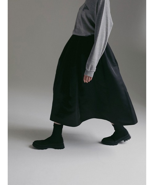 HER.（ハー）の「シャイニーギャザーフレアスカート（スカート・レディース・ブラック/オフホワイト・1/2）」の5枚目の写真