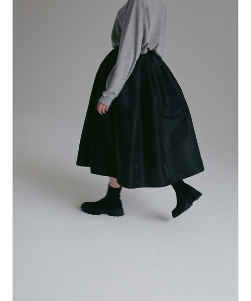 HER.（ハー）の「シャイニーギャザーフレアスカート（スカート・レディース・ブラック/オフホワイト・1/2）」の7枚目の写真