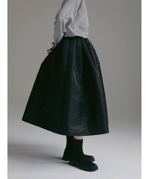 HER.（ハー）の「シャイニーギャザーフレアスカート（スカート・レディース・ブラック/オフホワイト・1/2）」の9枚目の写真