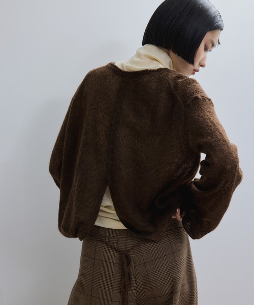 ADAM ET ROPE'(アダムエロペ)の「【WEB限定】ボリュームスリーブモヘアプルオーバー(ニット/セーター・レディース・グレー/ベージュ/ブラウン/サックスブルー・FREE)」の14枚目の写真