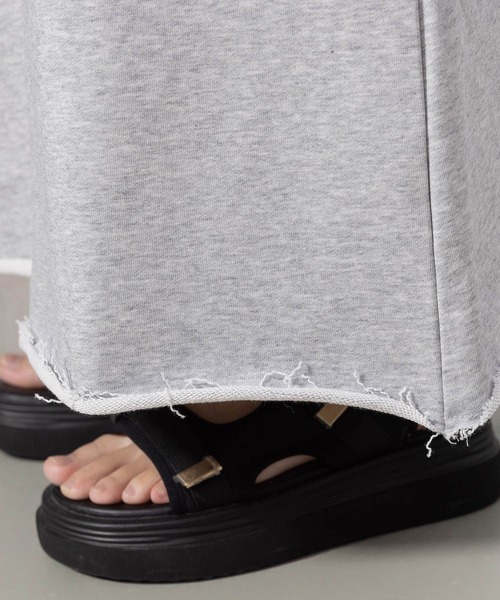 DAY CLOSET(デイ クローゼット)の「【ウエストゴム 紐調節可】切りっぱなしイージースウェットロングスカート レディース(スカート・レディース・グレー/チャコールグレー/ブラック・M/L)」の15枚目の写真