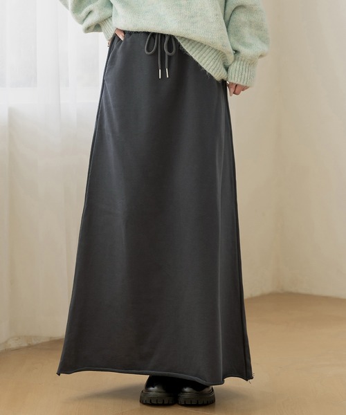 DAY CLOSET(デイ クローゼット)の「【ウエストゴム 紐調節可】切りっぱなしイージースウェットロングスカート レディース(スカート・レディース・グレー/チャコールグレー/ブラック・M/L)」の18枚目の写真