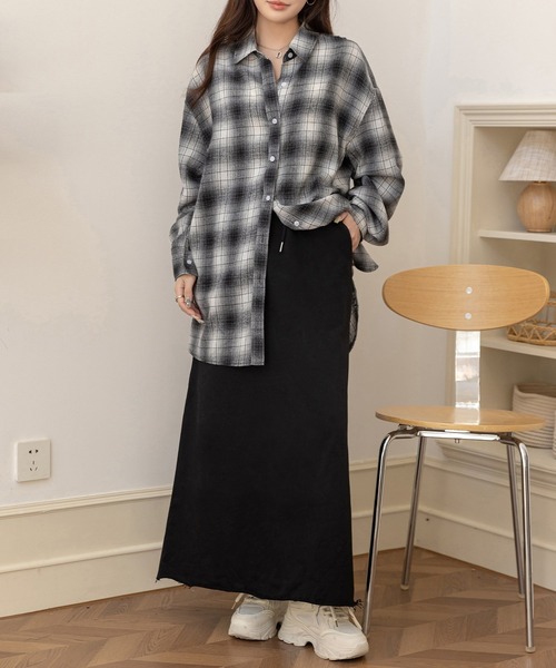 DAY CLOSET(デイ クローゼット)の「【ウエストゴム 紐調節可】切りっぱなしイージースウェットロングスカート レディース(スカート・レディース・グレー/チャコールグレー/ブラック・M/L)」の16枚目の写真