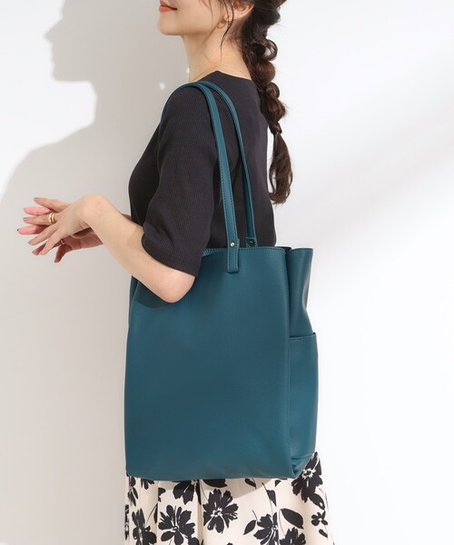 SHOO・LA・RUE（シューラルー）の「【A4】縦型収納トート（トートバッグ・レディース・ブラック/ベージュ系その他7/ブルーグリーン・00）」の6枚目の写真