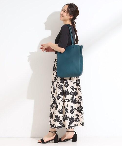 SHOO・LA・RUE（シューラルー）の「【A4】縦型収納トート（トートバッグ・レディース・ブラック/ベージュ系その他7/ブルーグリーン・00）」の7枚目の写真