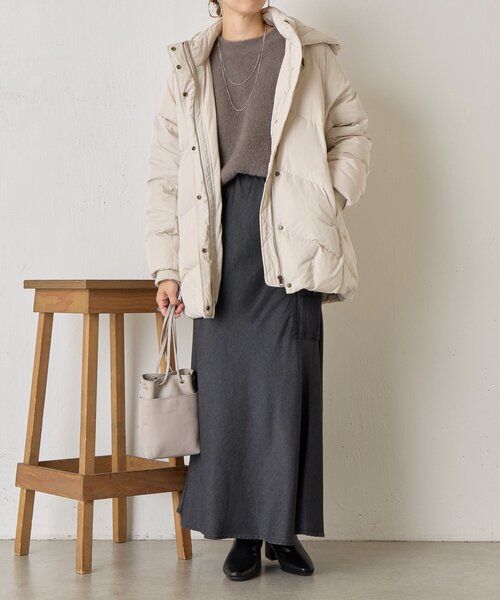 Jena espace merveilleux(ジェナ エスパスメルヴェイユ)の「【ロング/ショート2種類着回せる】ハトメフードダウン(ダウンジャケット/コート・レディース・アイボリー/チャコールグレー・FREE)」の4枚目の写真