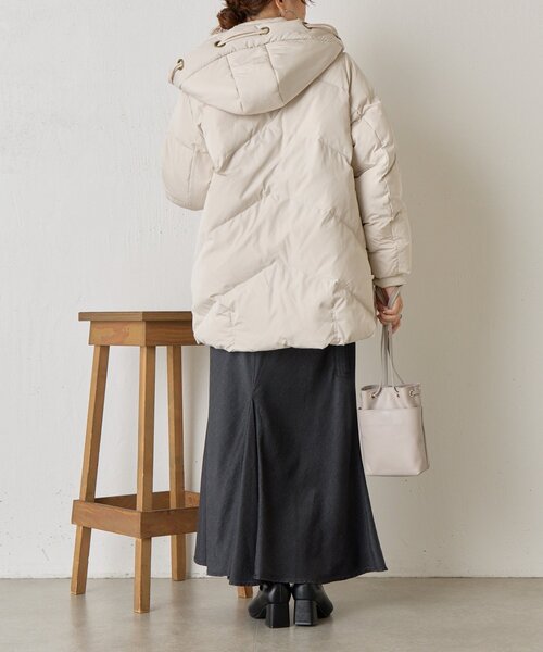 Jena espace merveilleux(ジェナ エスパスメルヴェイユ)の「【ロング/ショート2種類着回せる】ハトメフードダウン(ダウンジャケット/コート・レディース・アイボリー/チャコールグレー・FREE)」の6枚目の写真