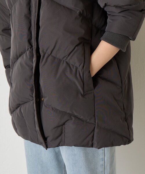 Jena espace merveilleux(ジェナ エスパスメルヴェイユ)の「【ロング/ショート2種類着回せる】ハトメフードダウン(ダウンジャケット/コート・レディース・アイボリー/チャコールグレー・FREE)」の13枚目の写真