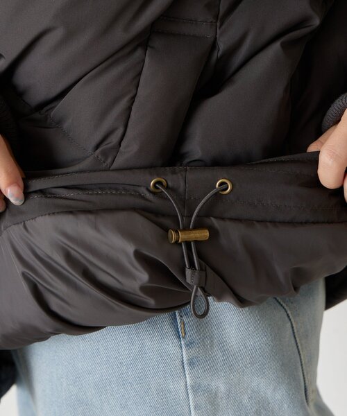 Jena espace merveilleux(ジェナ エスパスメルヴェイユ)の「【ロング/ショート2種類着回せる】ハトメフードダウン(ダウンジャケット/コート・レディース・アイボリー/チャコールグレー・FREE)」の14枚目の写真