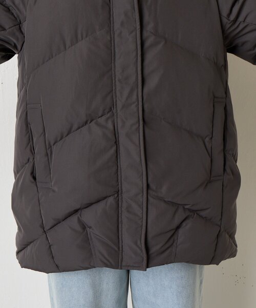 Jena espace merveilleux(ジェナ エスパスメルヴェイユ)の「【ロング/ショート2種類着回せる】ハトメフードダウン(ダウンジャケット/コート・レディース・アイボリー/チャコールグレー・FREE)」の15枚目の写真