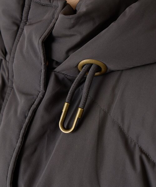 Jena espace merveilleux(ジェナ エスパスメルヴェイユ)の「【ロング/ショート2種類着回せる】ハトメフードダウン(ダウンジャケット/コート・レディース・アイボリー/チャコールグレー・FREE)」の18枚目の写真