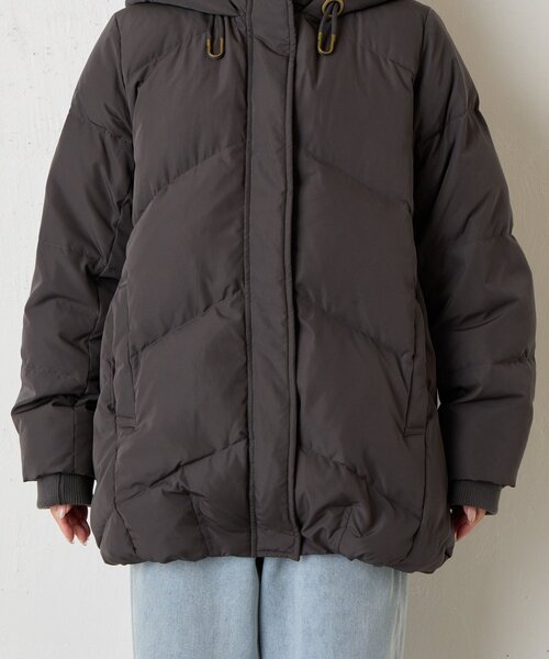 Jena espace merveilleux(ジェナ エスパスメルヴェイユ)の「【ロング/ショート2種類着回せる】ハトメフードダウン(ダウンジャケット/コート・レディース・アイボリー/チャコールグレー・FREE)」の10枚目の写真