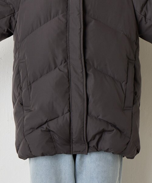 Jena espace merveilleux(ジェナ エスパスメルヴェイユ)の「【ロング/ショート2種類着回せる】ハトメフードダウン(ダウンジャケット/コート・レディース・アイボリー/チャコールグレー・FREE)」の11枚目の写真