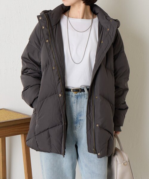 Jena espace merveilleux(ジェナ エスパスメルヴェイユ)の「【ロング/ショート2種類着回せる】ハトメフードダウン(ダウンジャケット/コート・レディース・アイボリー/チャコールグレー・FREE)」の2枚目の写真