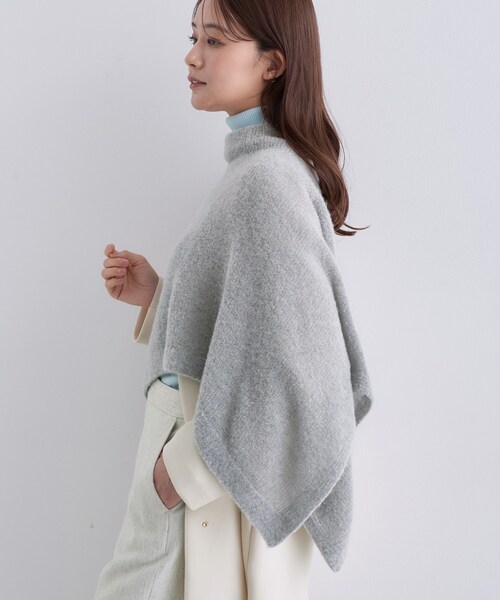 INDIVI（インディヴィ）の「【エアリー素材】ブークレケープポンチョ（ニット/セーター・レディース・ナチュラル/グレー/チャコールグレー・00）」の22枚目の写真