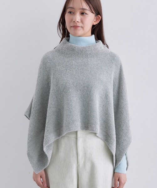 INDIVI（インディヴィ）の「【エアリー素材】ブークレケープポンチョ（ニット/セーター・レディース・ナチュラル/グレー/チャコールグレー・00）」の8枚目の写真