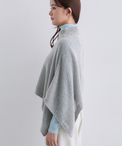 INDIVI（インディヴィ）の「【エアリー素材】ブークレケープポンチョ（ニット/セーター・レディース・ナチュラル/グレー/チャコールグレー・00）」の9枚目の写真