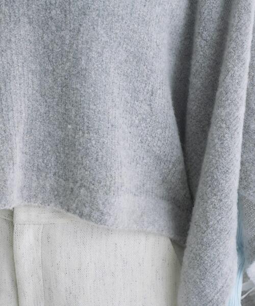 INDIVI（インディヴィ）の「【エアリー素材】ブークレケープポンチョ（ニット/セーター・レディース・ナチュラル/グレー/チャコールグレー・00）」の5枚目の写真