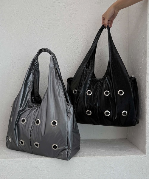 sedacle（セダクル）の「アイレットハンドバッグ（ハンドバッグ・レディース・シルバー/ブラック・FREE）」の2枚目の写真