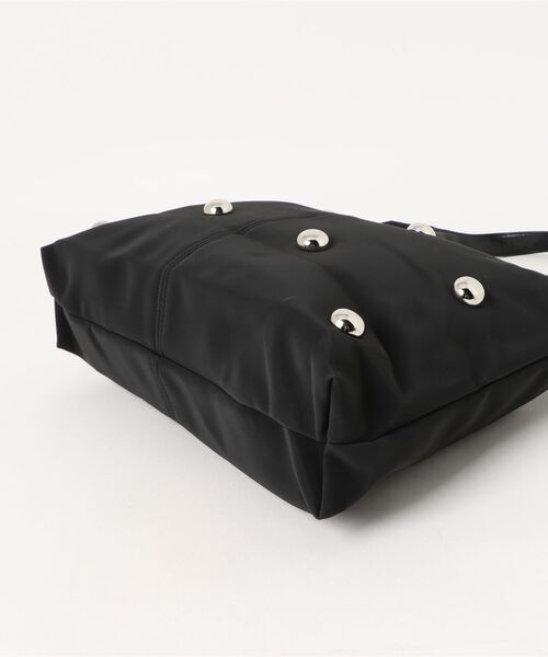 BARELY BLUE(ベアリーブルー)の「【 BARELY BLUE / ベアリーブルー 】 メタル スタッズ ボールド トライアングル ハンドバッグ(ハンドバッグ・レディース・ブラック/ベージュ・FREE)」の4枚目の写真