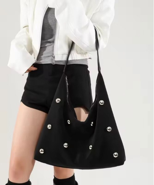 BARELY BLUE(ベアリーブルー)の「【 BARELY BLUE / ベアリーブルー 】 メタル スタッズ ボールド トライアングル ハンドバッグ(ハンドバッグ・レディース・ブラック/ベージュ・FREE)」の9枚目の写真