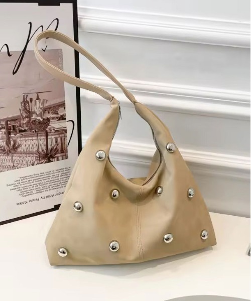 BARELY BLUE(ベアリーブルー)の「【 BARELY BLUE / ベアリーブルー 】 メタル スタッズ ボールド トライアングル ハンドバッグ(ハンドバッグ・レディース・ブラック/ベージュ・FREE)」の12枚目の写真