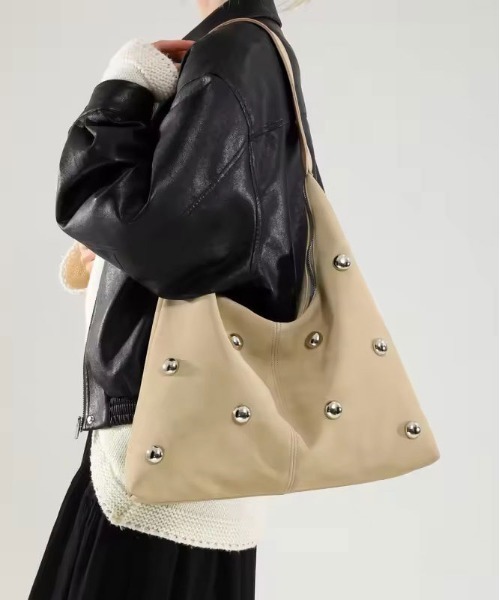 BARELY BLUE(ベアリーブルー)の「【 BARELY BLUE / ベアリーブルー 】 メタル スタッズ ボールド トライアングル ハンドバッグ(ハンドバッグ・レディース・ブラック/ベージュ・FREE)」の7枚目の写真