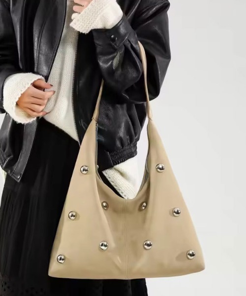 BARELY BLUE(ベアリーブルー)の「【 BARELY BLUE / ベアリーブルー 】 メタル スタッズ ボールド トライアングル ハンドバッグ(ハンドバッグ・レディース・ブラック/ベージュ・FREE)」の11枚目の写真