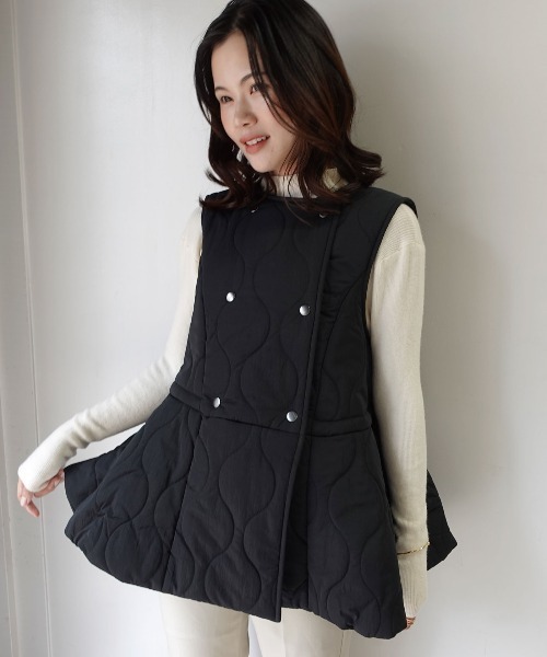 CORNERS(コーナーズ)の「キルティングフレアベスト(ダウンベスト・レディース・ベージュ系その他/モカ/ブラック・M)」の2枚目の写真