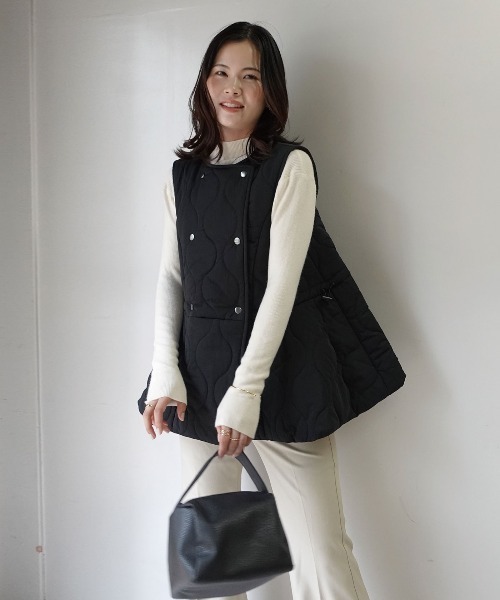 CORNERS(コーナーズ)の「キルティングフレアベスト(ダウンベスト・レディース・ベージュ系その他/モカ/ブラック・M)」の7枚目の写真