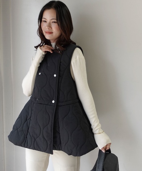 CORNERS(コーナーズ)の「キルティングフレアベスト(ダウンベスト・レディース・ベージュ系その他/モカ/ブラック・M)」の9枚目の写真