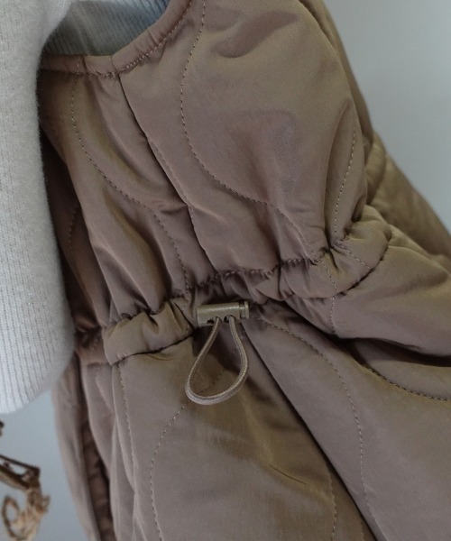 CORNERS(コーナーズ)の「キルティングフレアベスト(ダウンベスト・レディース・ベージュ系その他/モカ/ブラック・M)」の18枚目の写真