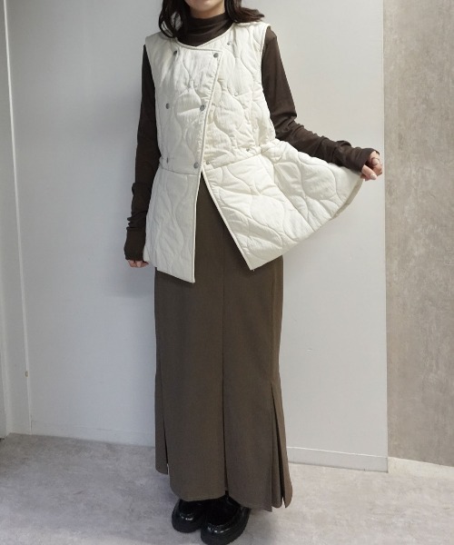 CORNERS(コーナーズ)の「キルティングフレアベスト(ダウンベスト・レディース・ベージュ系その他/モカ/ブラック・M)」の20枚目の写真