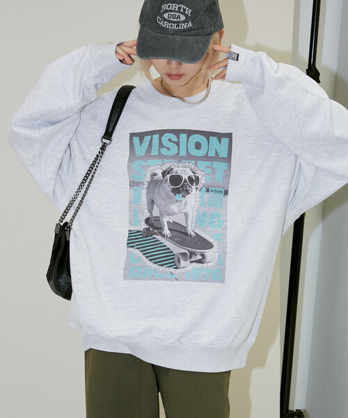 PUBLUX（パブリュクス）の「VISION STREET WEAR/ヴィジョンストリートウェアー 別注DOG PHOTO SWEAT(限定展開)（スウェット・メンズ・ライトグレー/オフホワイト/チャコールグレー・MEDIUM/X-LARGE/LARGE）」の3枚目の写真